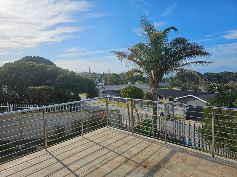 8 Bedroom Property for Sale in Mossel Bay Central Western Cape